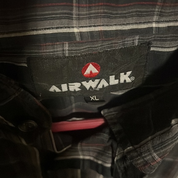 Husband does not fit it.  Nice dinner shirt. XL - Picture 2 of 3